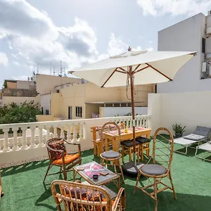 Alloggio in famiglia Close To Airport, Double Bedroom, Sofa-bed, Private Bathroom For Adults And Children Aged 10 And Over Only, Gudja